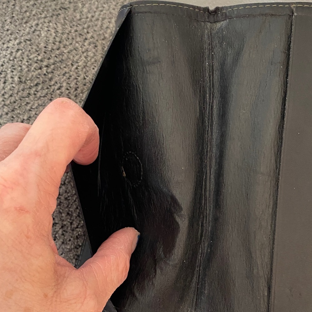 Fendi Tan and Black Logo checkbook holder - Picture 6 of 13